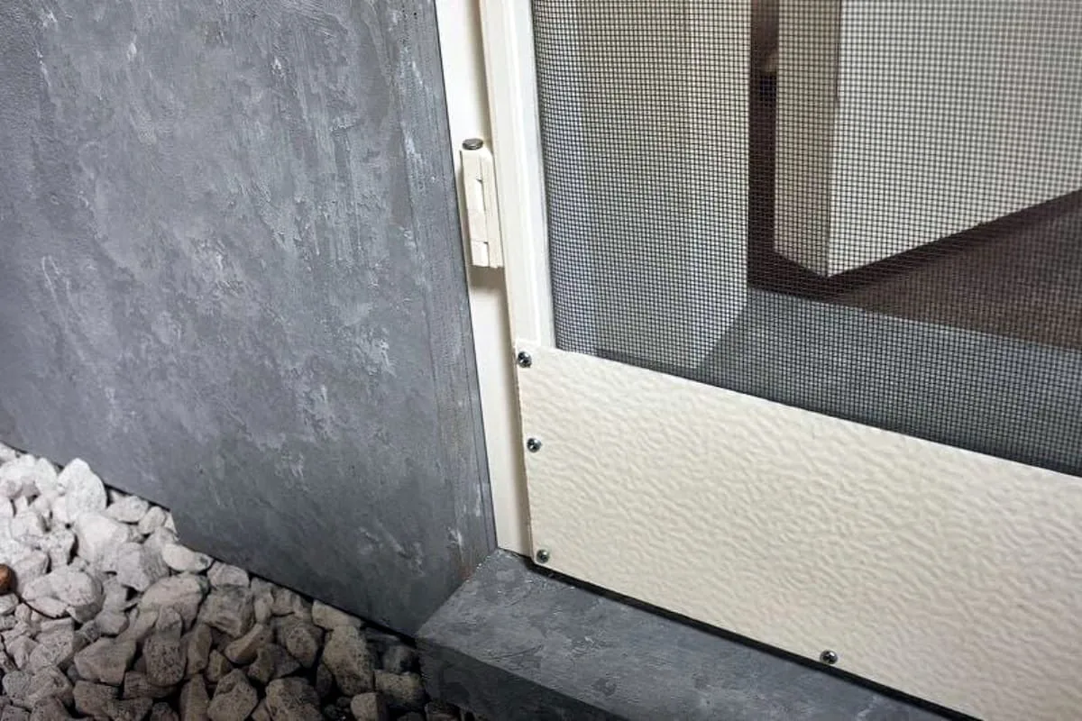 Aluminiowa blacha dolna w moskitierze drzwiowej — wzmocnienie anti-sag, ochrona przed kopnięciem
